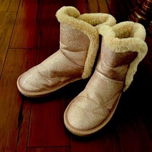 Sparkly pink boots, fuzzy inside to keep warm. Practically new, worn once